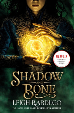 Shadow and Bone: A Netflix Original Series : Book 1-9781510109063